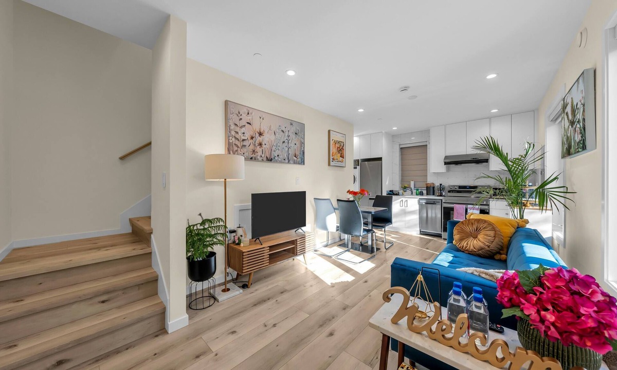 Dunbar House | Most Private & Spacious 2 Bed/1 Full Bathroom Laneway House