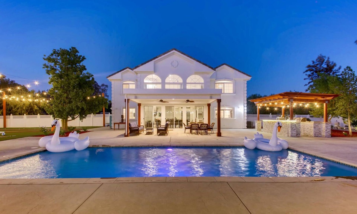 Temecula Villa | Most Sought-After STR in Wine Country. Now with a professional pickleball court!