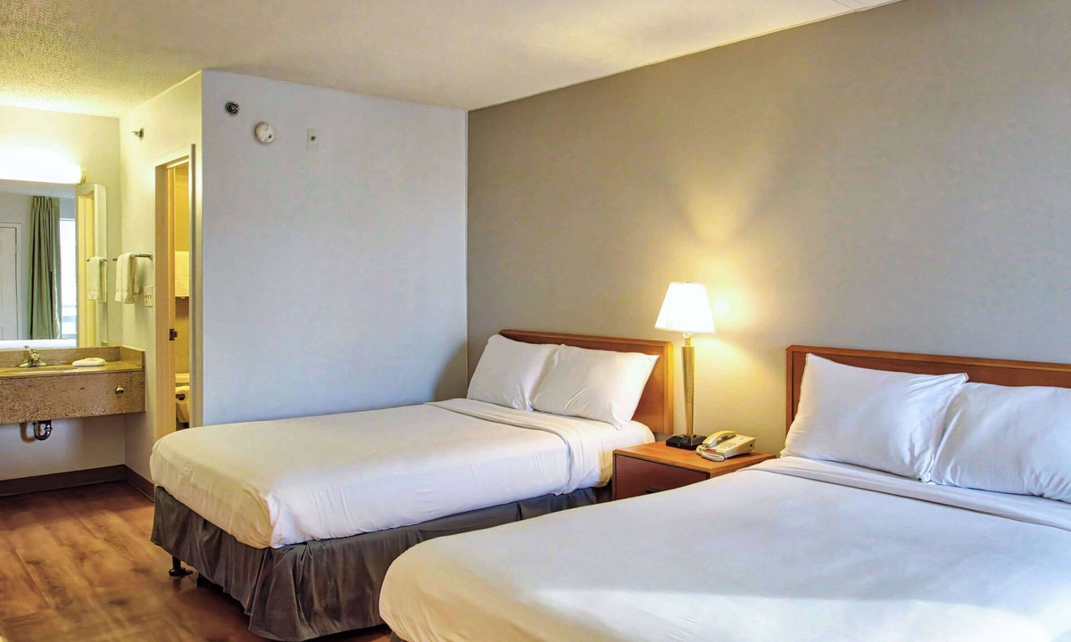 Williamsville Hotel | Motel 6 Buffalo, NY - Airport - Williamsville