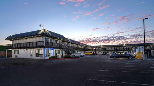 Eureka Hotel | Motel 6-Eureka, CA Redwood Coast