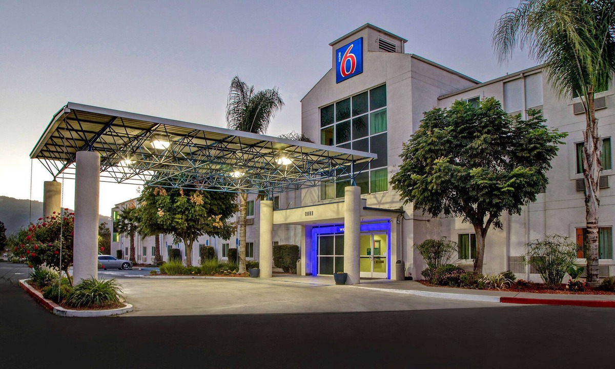 Gilroy Hotel | Motel 6 Gilroy, CA
