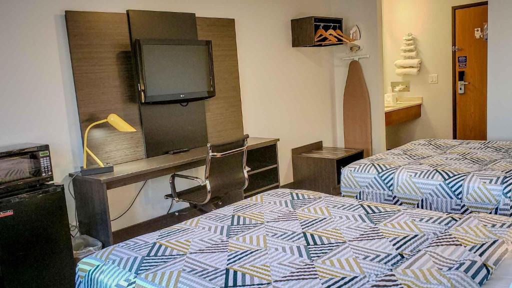 Kewanee Hotel | Motel 6-Kewanee, IL