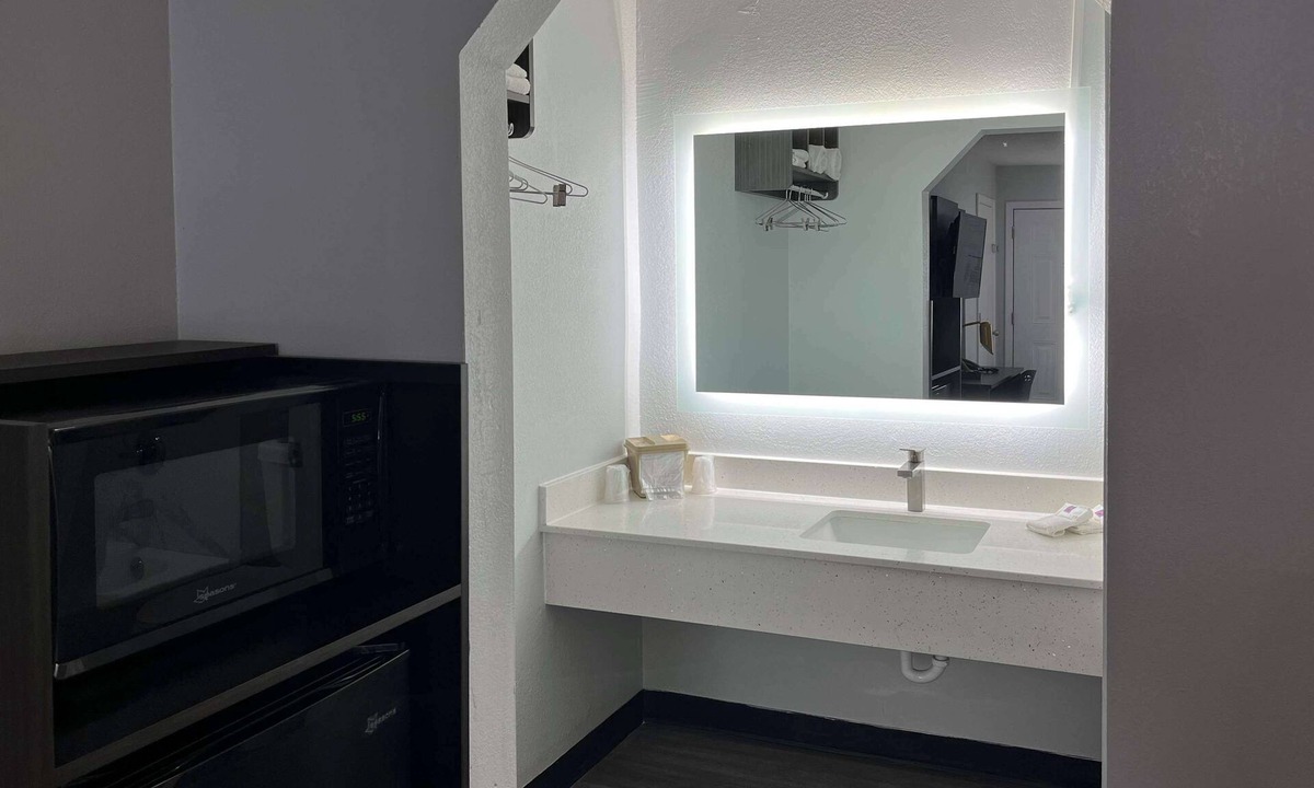 Lafayette Hotel | Motel 6 Lafayette, IN