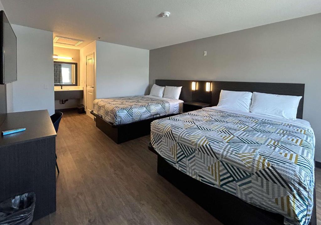 Lake Elsinore Hotel | Motel 6 Lake Elsinore, CA