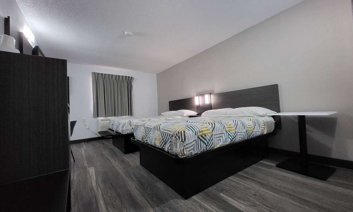 Millard Hotel | Motel 6 Omaha, NE
