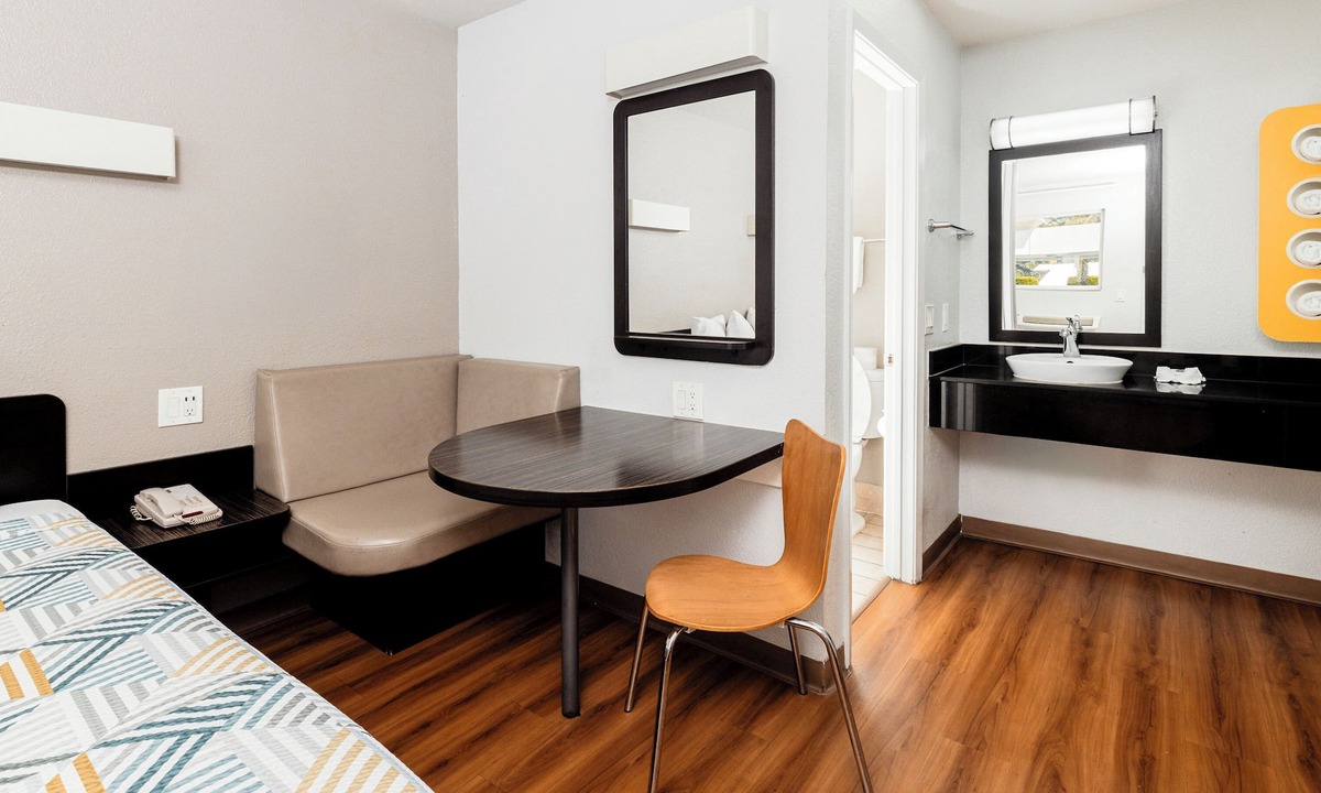 Ontario Hotel | Motel 6 Ontario, CA - Airport