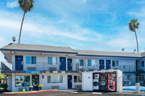 Pleasanton Hotel | Motel 6-Pleasanton, CA