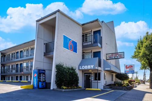 Lents Hotel | Motel 6 Portland OR Southeast