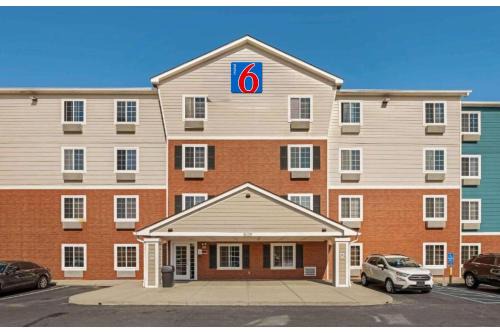 Sharonville Hotel | Motel 6 Suites Cincinnati Sharonville, OH