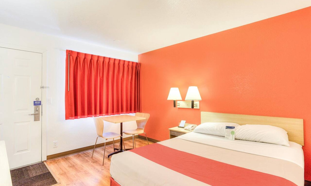 Lake Oswego Hotel | Motel 6 Tigard, OR - Portland South - Lake Oswego