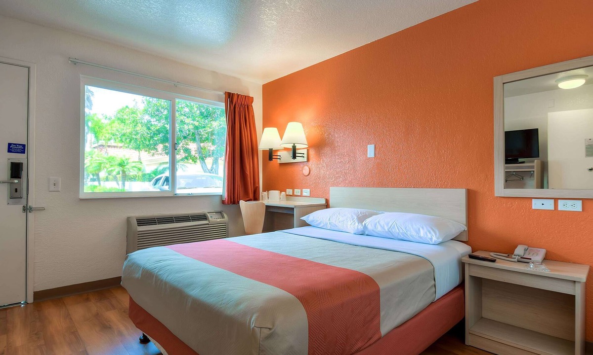 Westminster Hotel | Motel 6 Westminster South - Long Beach
