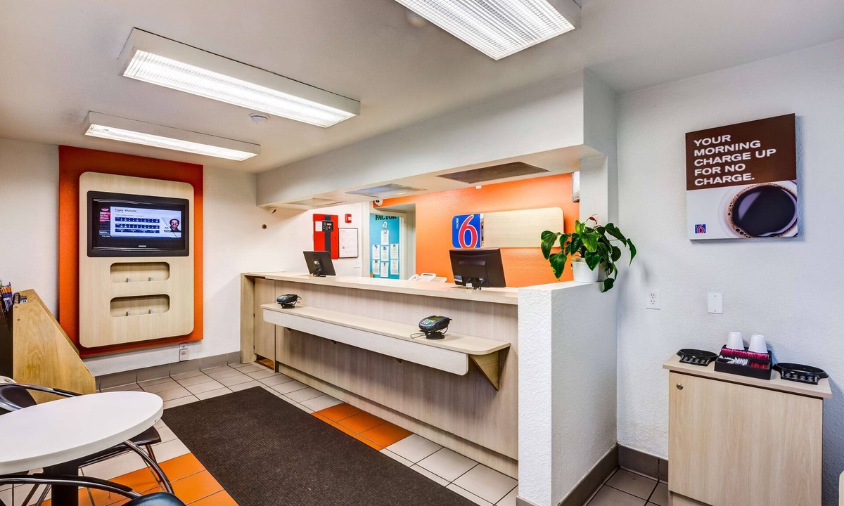 Arvada Plaza Area Hotel | Motel 6 Wheat Ridge, CO - West - Denver North
