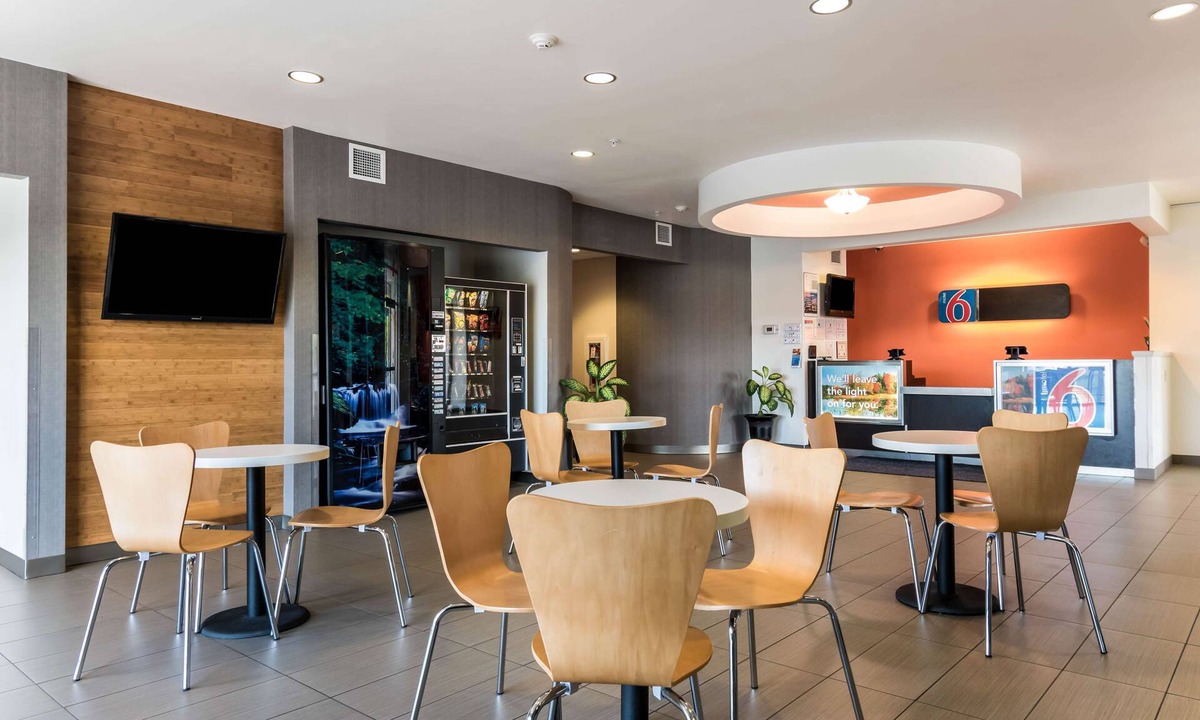 Wilkes-Barre Hotel | Motel 6 Wilkes Barre, PA - Arena