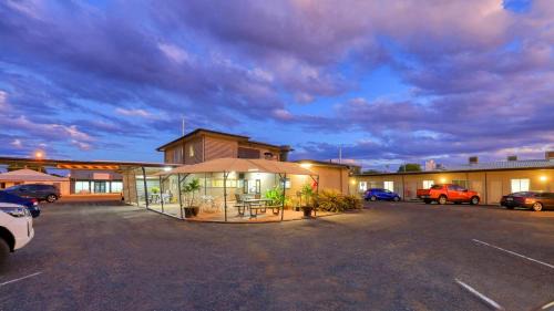Emerald Hotel | Motel 707