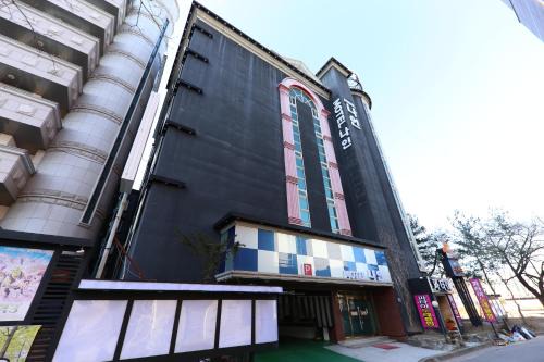Bongmyeong-dong Hotel | Motel Nine