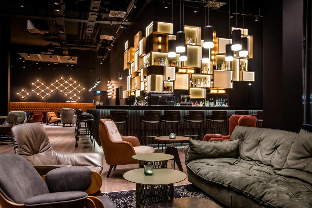 Feuerbach-Ost Hotel | Motel One Stuttgart-Feuerbach