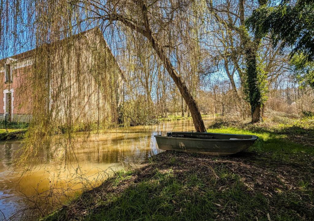 Parpecay House | Moulin paisible en Berry avec étang privé, proche du Château de Valençay et Zoo de Beauval - FR-1-591-18