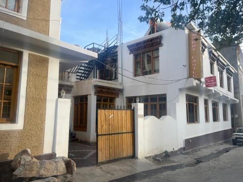 Leh Hotel | Mount Castle