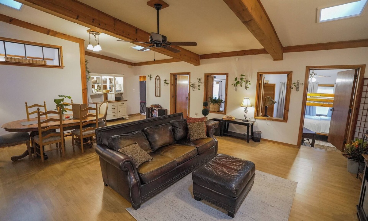 Mount Dora Apartment | Mount Dora Charm - Cozy Stay at Local Brewery - Walking Distance to Downtown