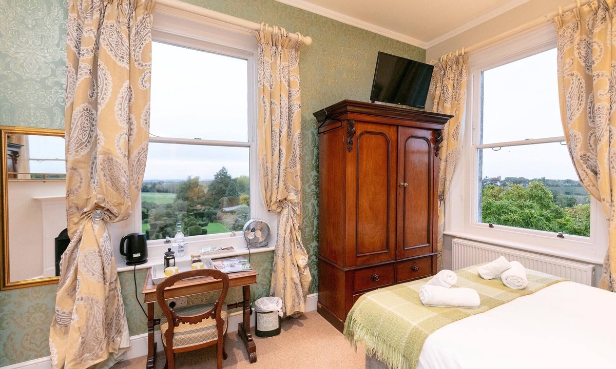 Hernhill House | Mount Ephraim Gardens Maid Room