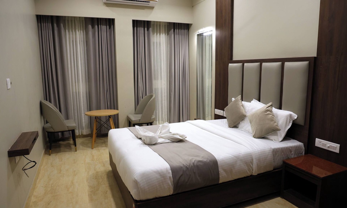Manapakkam Hotel | Mount Grande