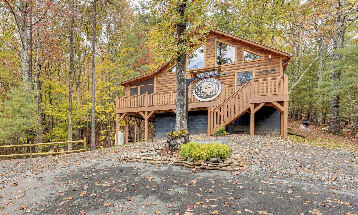 Murphy Cabin | Mount Haven Retreat : Escape with Screened Porch!