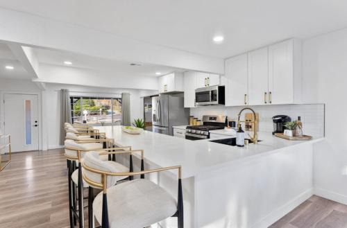 Mount Helix House | Mount Helix, Jacuzzi, King Bed, EV Charger