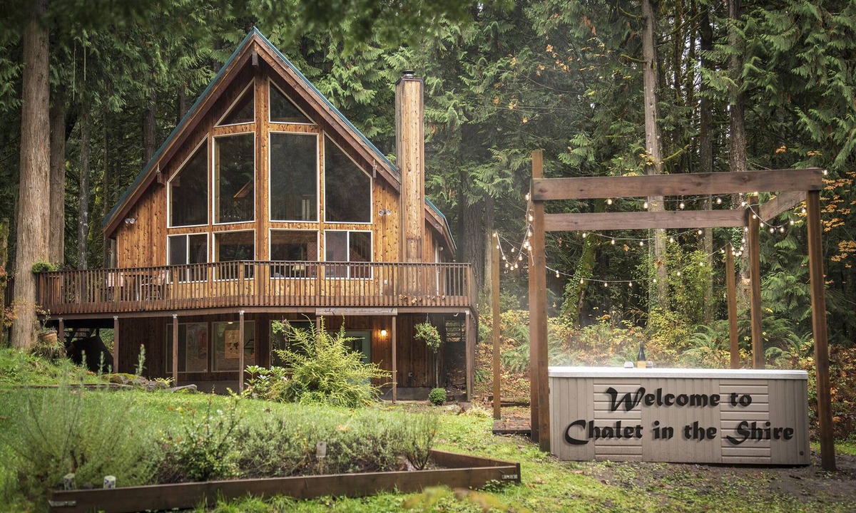 Welches House | Mount Hood Retreat : hot tub, pool table, woodstove, Wi-Fi, firepit & piano