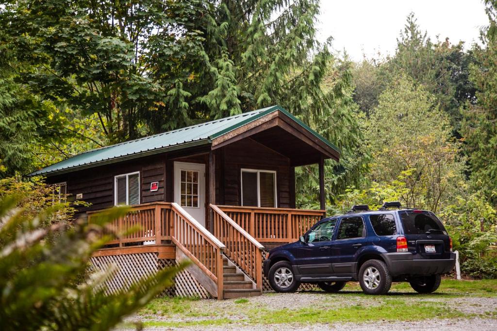 Bow Resort | Mount Vernon Camping Resort Studio Cabin 5