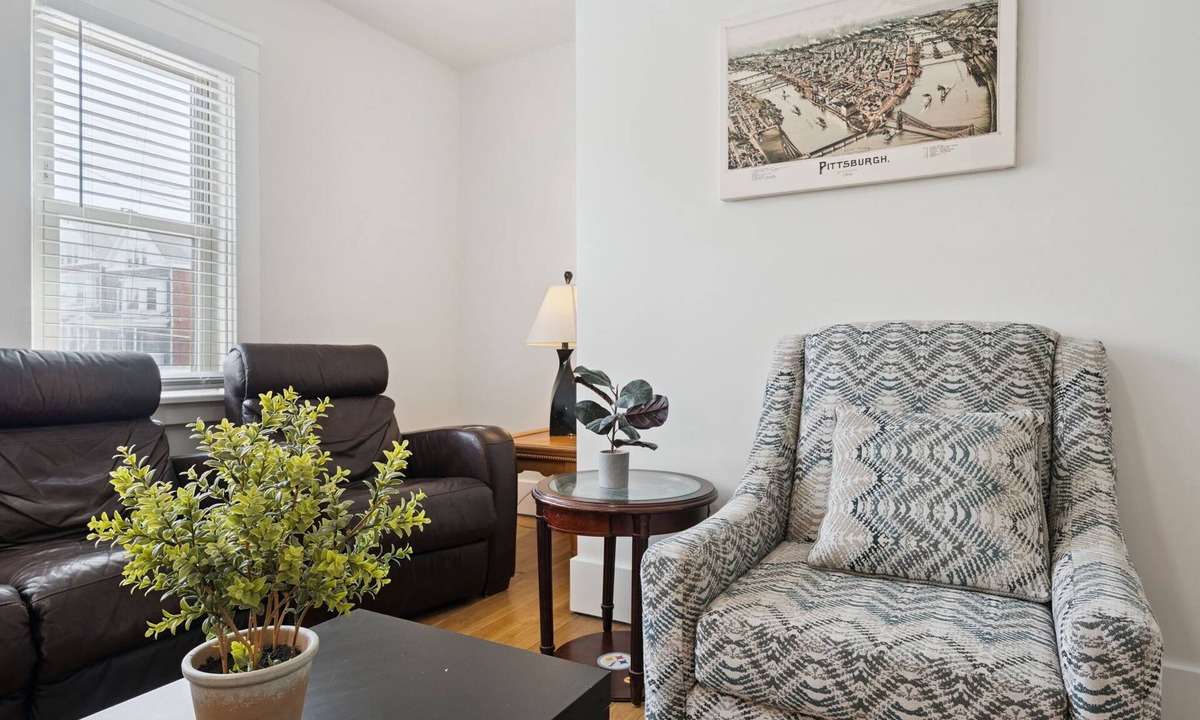 Mount Washington Apartment | Mount Washington Crash Pad- Off Street Parking