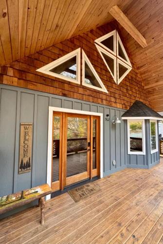 Flat Rock House | Mountain Cabin & Creek-Front Nature Retreat NC