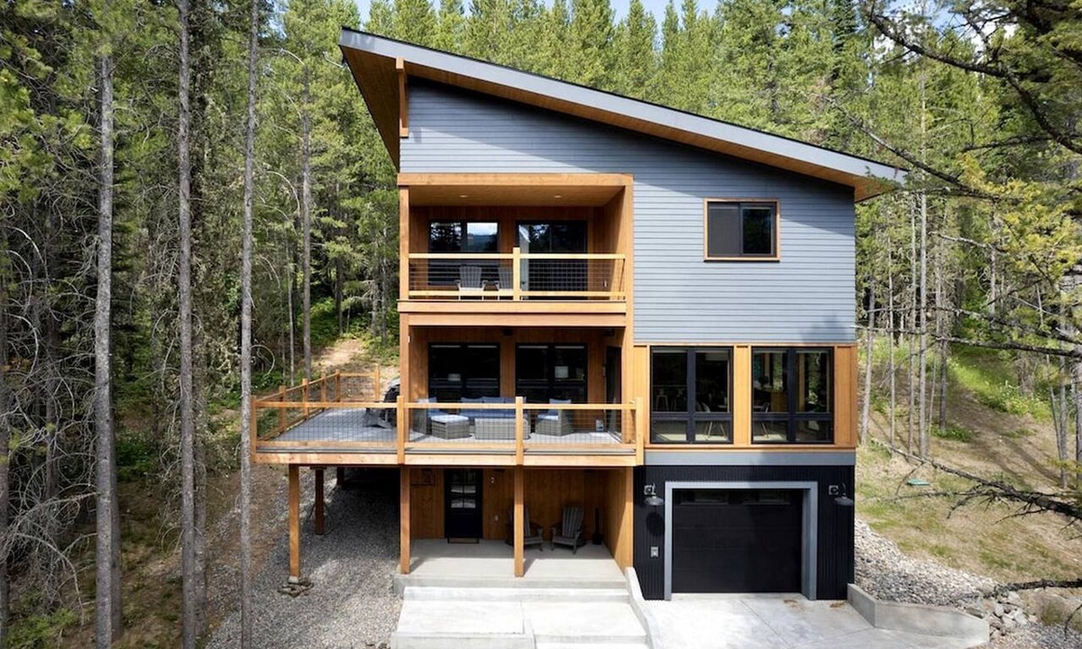Bozeman House | Mountain Cabin with Elegant Chic Interior and Deck in Montana