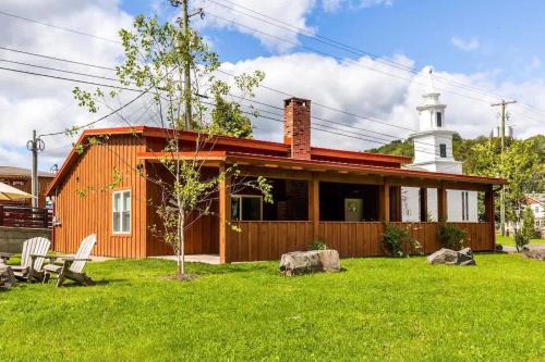 Windham House | Mountain Cabin with Scenic Views and Hot Tub