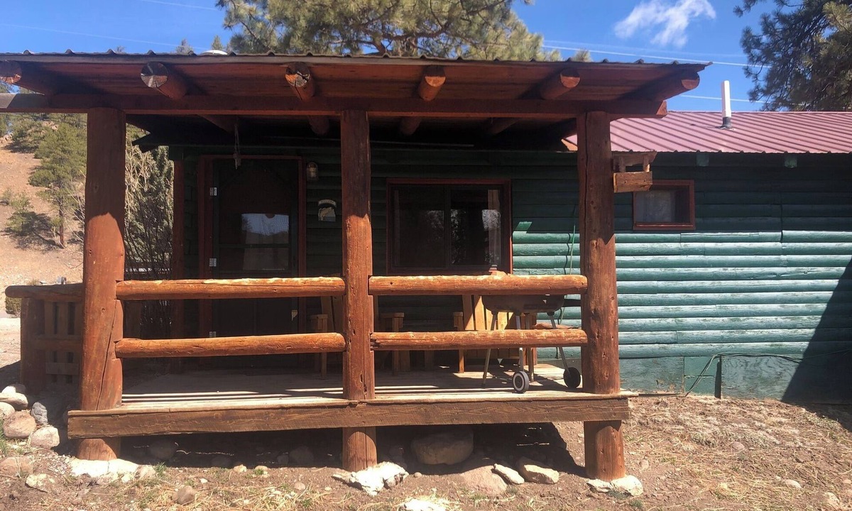 South Fork Cabin | Mountain cabin with river views Sleeps 4. 15 minutes from Wolf Creek Ski Area.