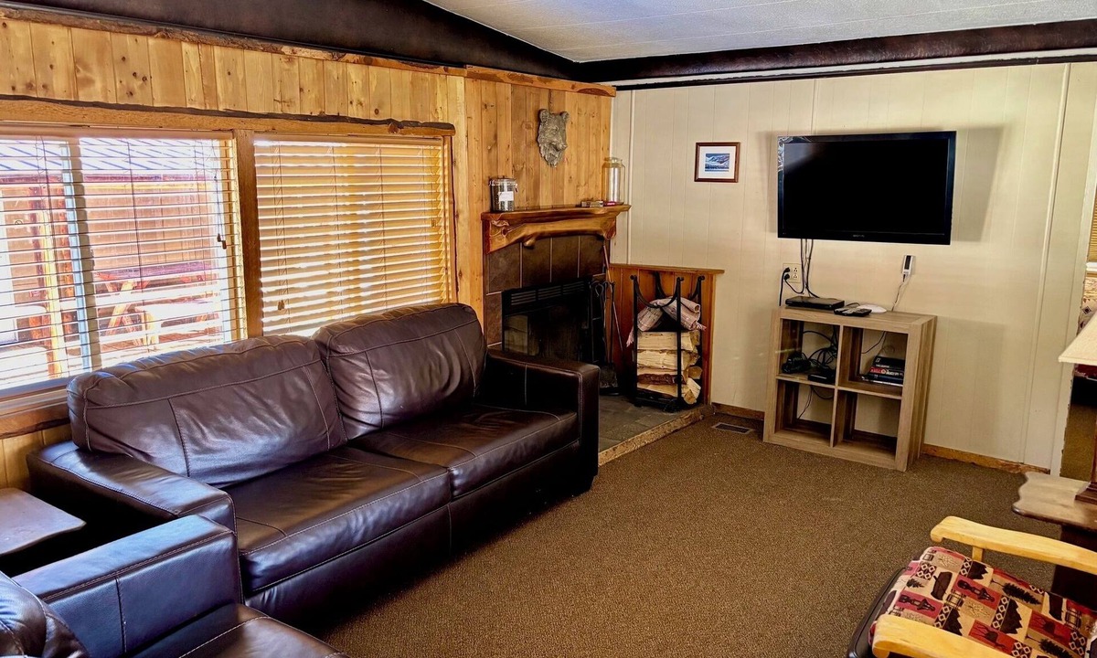 South Fork Cabin | Mountain cabin with river views sleeps 11 . 15 minutes from Wolf Creek Ski Area.