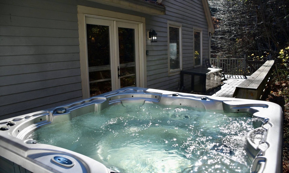 Laurel Ridge House | Mountain Chalet with Beautiful Views, Pet Friendly, 6 Bdrms, 2 kings