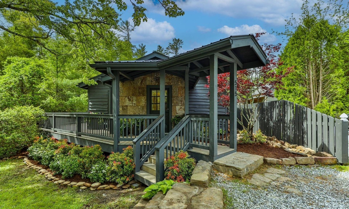 Highlands Cottage | Mountain chic cottage in the center of Downtown Highlands! - New Listing