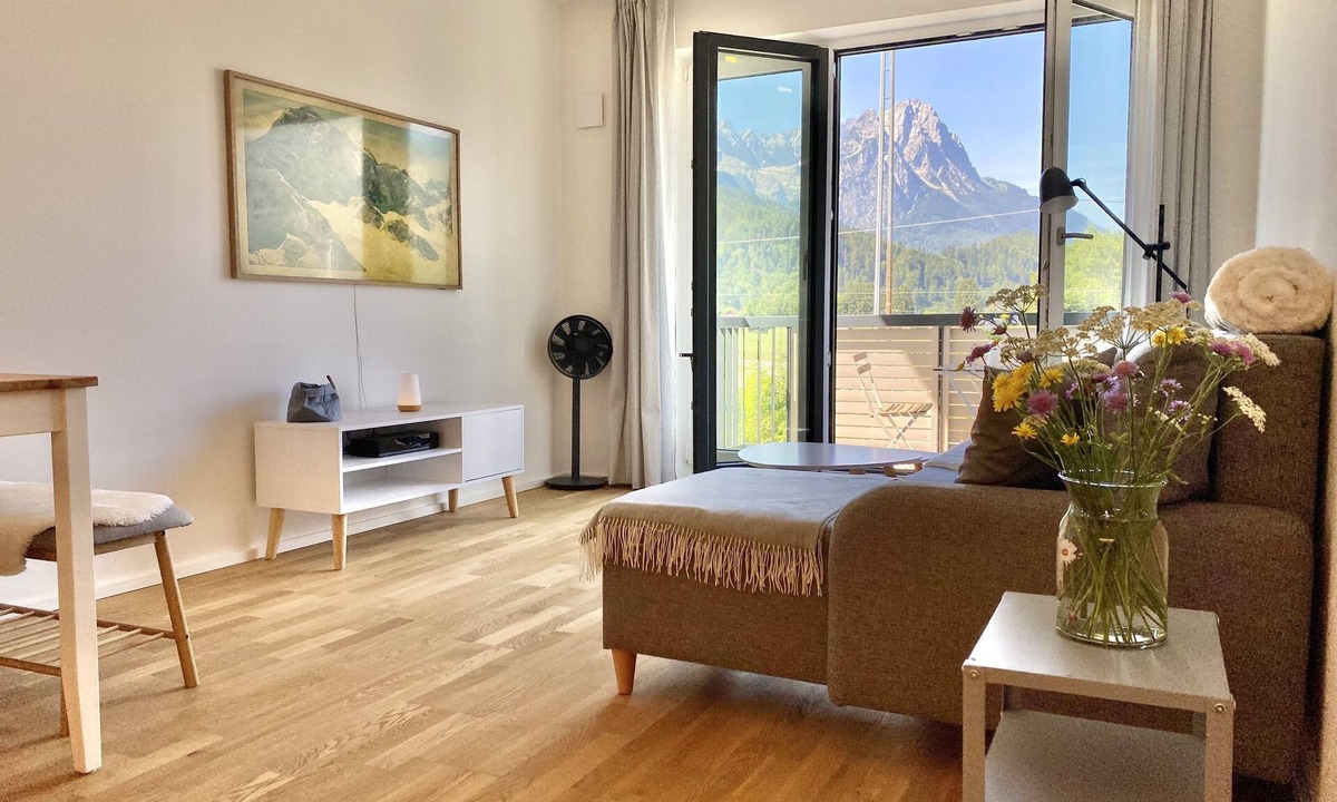 Garmisch-Partenkirchen Apartment | Mountain atmosphere apartment - with fantastic panoramic mountain views