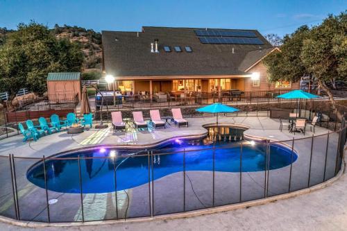 Coarsegold House | Mountain Elegance w/pool, spa, projector