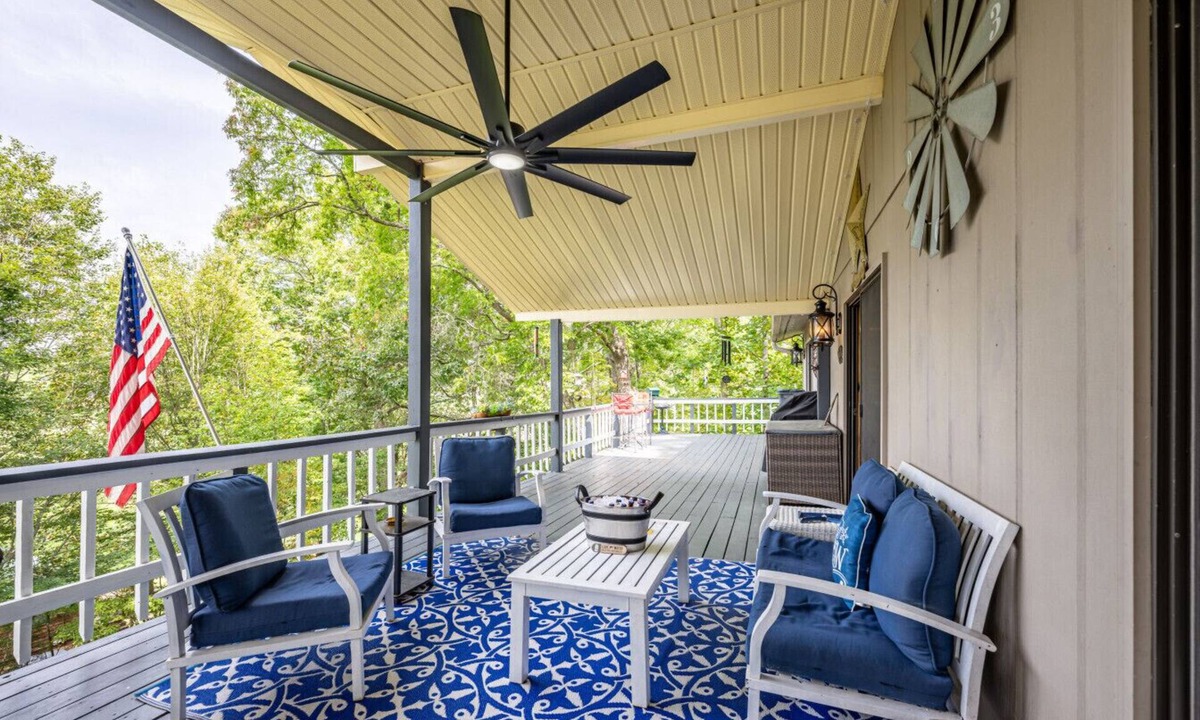 Franklin House | Mountain Escape w/Game Room & Smoky Views!