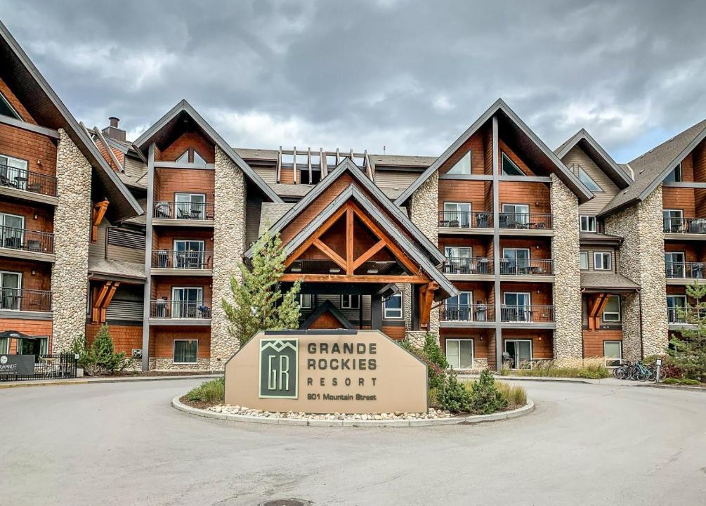 Teepee Town Apartment | Mountain Fun - With Open Pool And Hot Tub