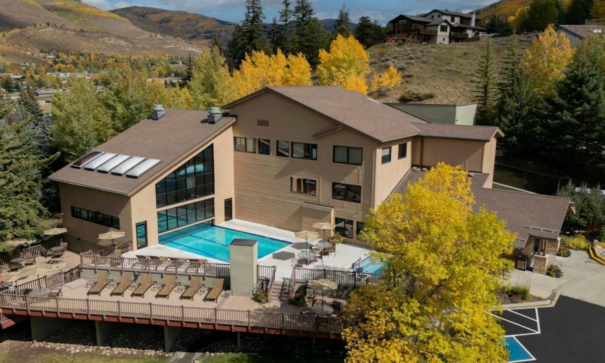 Vail Resort | Mountain Getaway: Studio with Kitchen & Fireplace at Vail