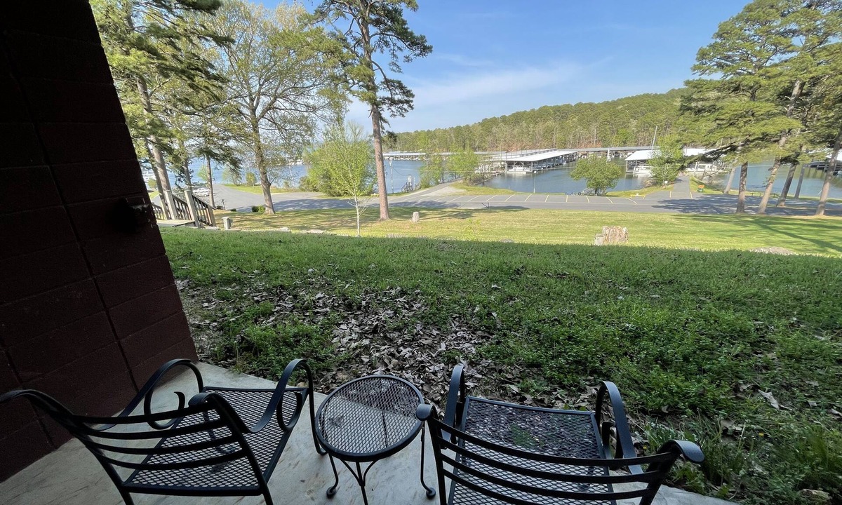 Mount Ida Hotel | Mountain Harbor King Guest Room on Lake Ouachita by RedAwning