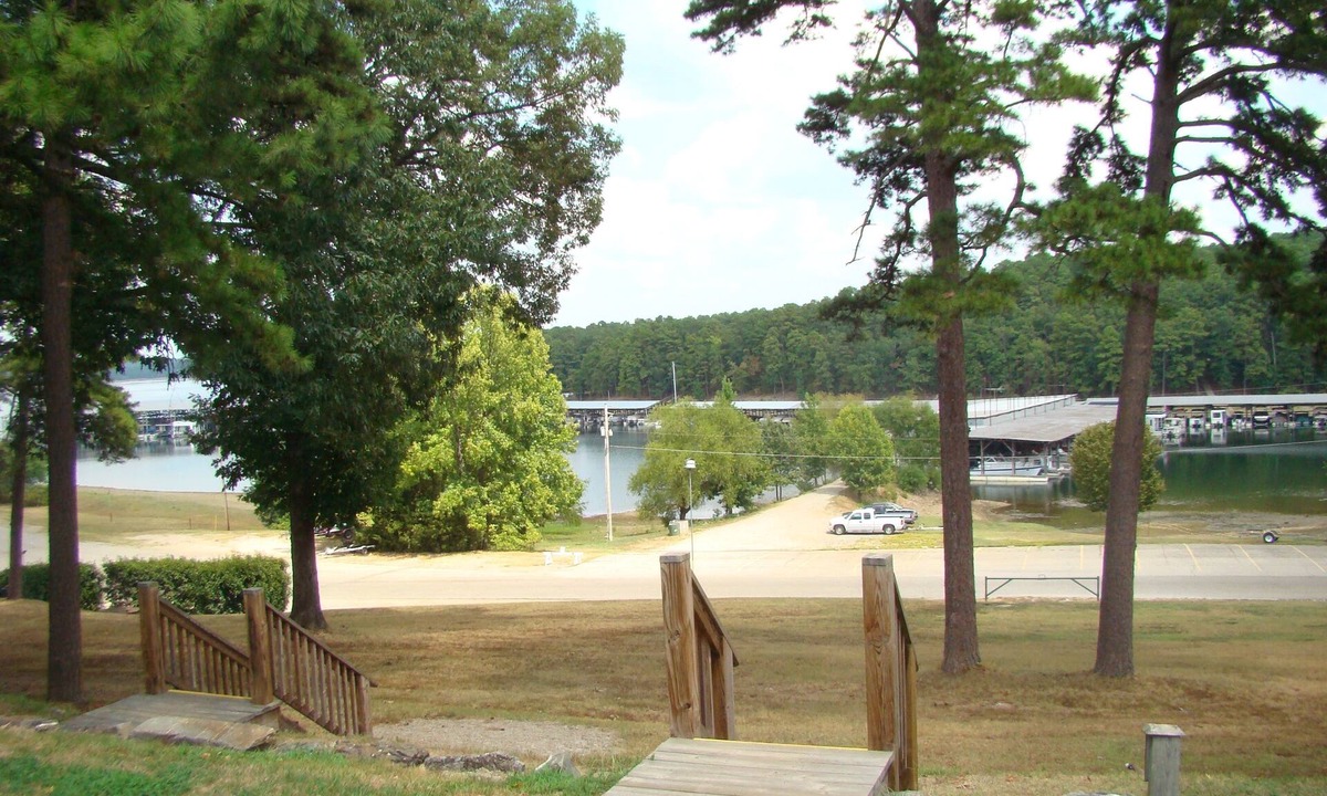 Mount Ida Hotel | Mountain Harbor Queen Guest Room on Lake Ouachita by RedAwning