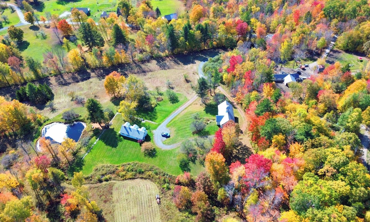 Bridgewater Corners Cottage | Mountain Hilltop Retreat: Cozy 2-bedroom cottage in serene Bridgewater with AC