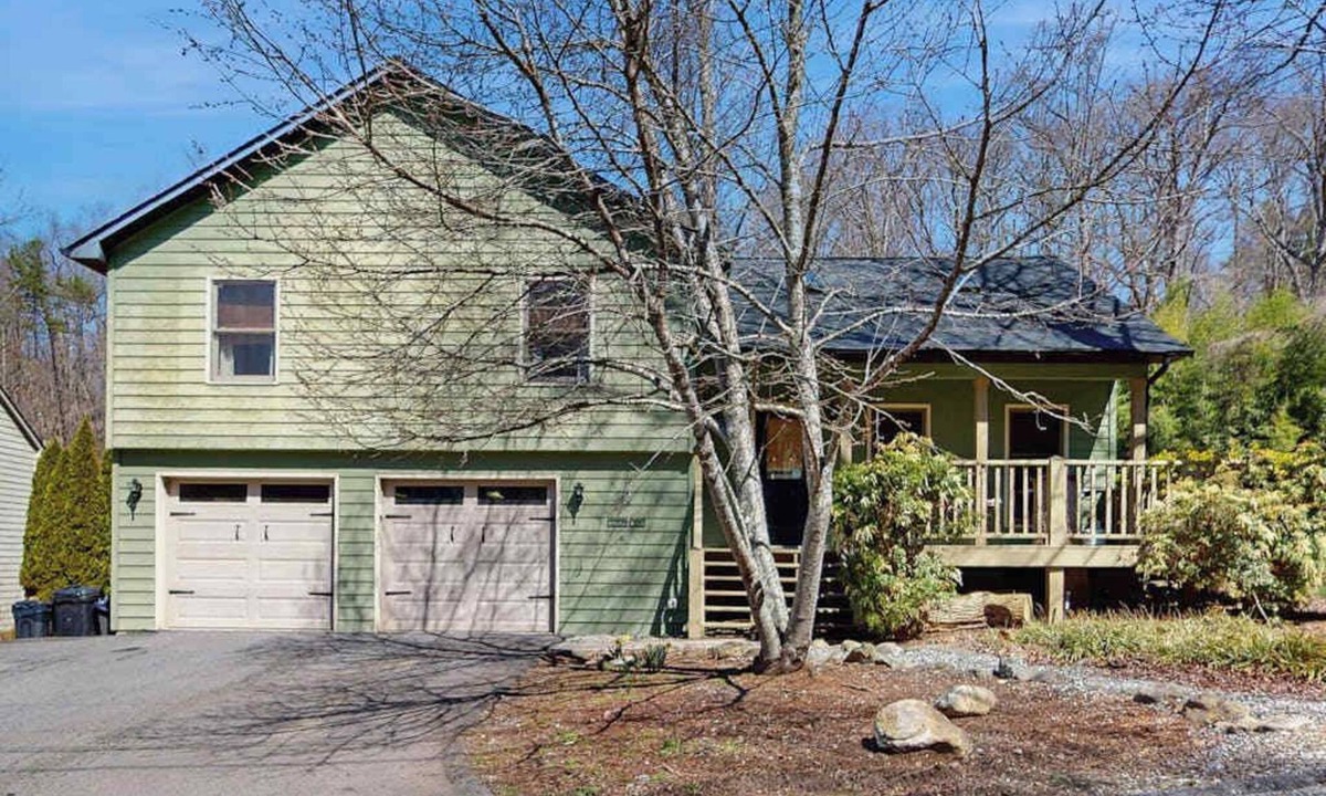 Sylva House | Mountain home with firepit, porch & Ping-Pong - near downtown & WCU