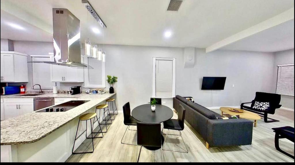 El Paso House | Mountain House - El Paso