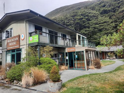 Arthur's Pass Hostel | Mountain House