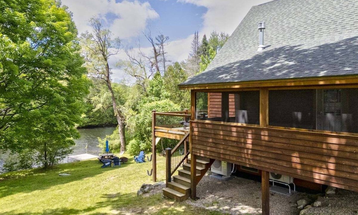 Locke Mills House | Mountain Lake Retreat- Waterfront Chalet