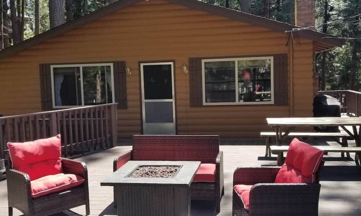 Glencoe House | Mountain Life On Deck: Old School & Dog Friendly